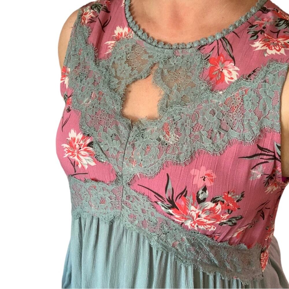 Umgee | Sleeveless Shift Keyhole Dress | Floral Print & Lace Bodice | Sage-Mint - Picture 5 of 15